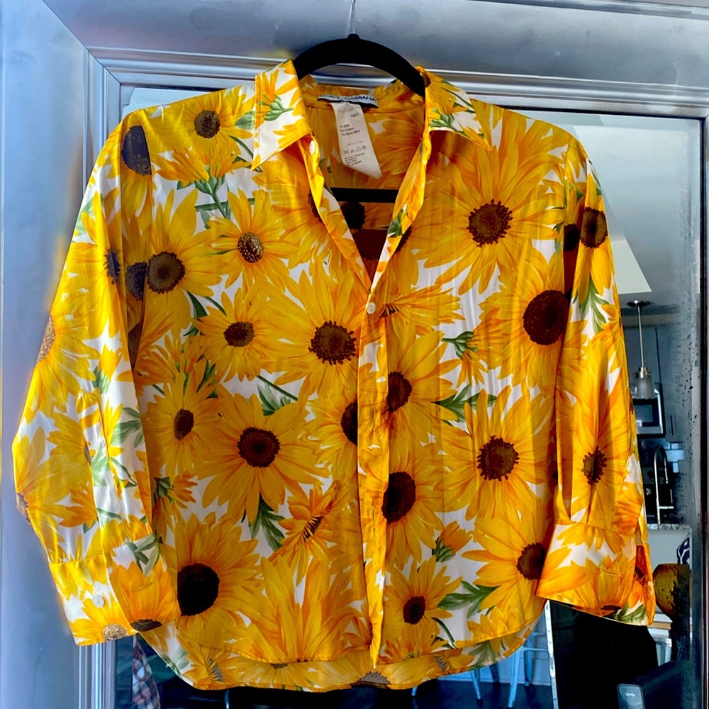Authentic Dolce & Gabbana shirt/blouse. No damages. Size 40